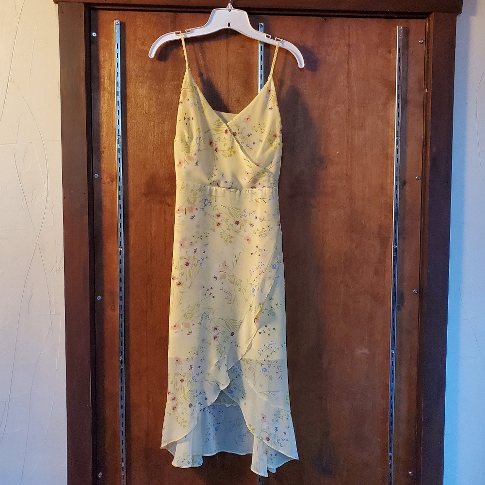 LOFT Outlet Pale Yellow Foral Dress with Ruffles Size 0